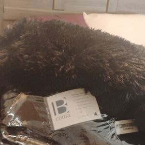 Coma Black Faux Fur Comforter